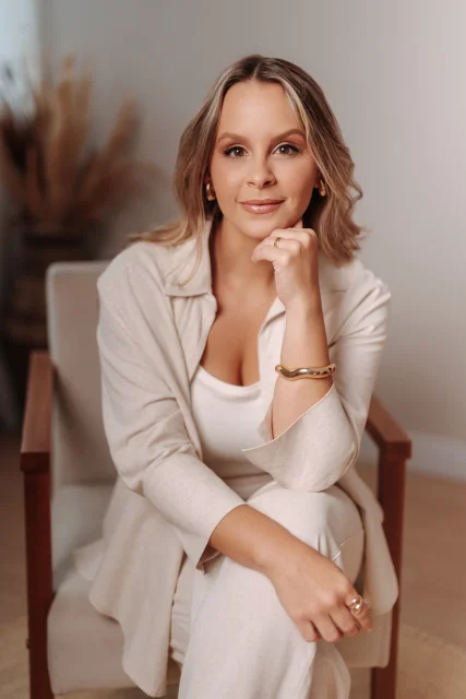 Dra. Mariana de Paula Araújo em seu escritório